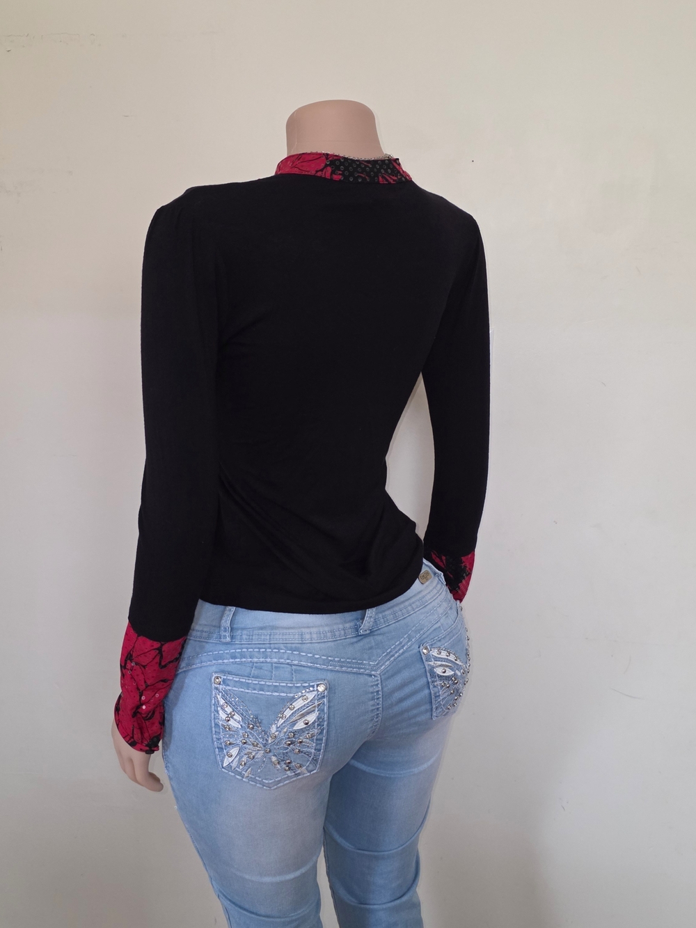 ☆Style & Co. Black Long Sleeve Top with Red Floral Bib☆ - Picture 3 of 4